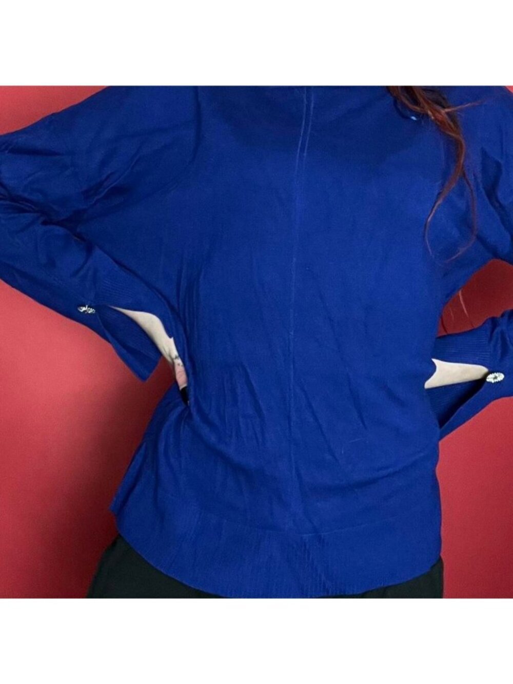 Laura / royal blue sweater with wrist buttons 💙💙